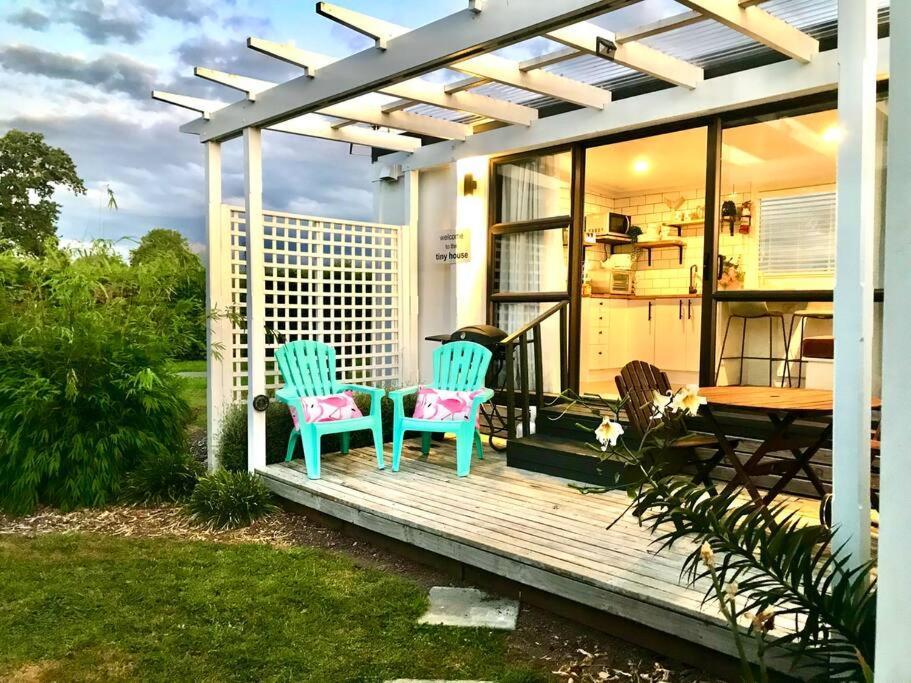 הוילה Tamahere Rustling Oaks Nz Tropical Tiny House מראה חיצוני תמונה