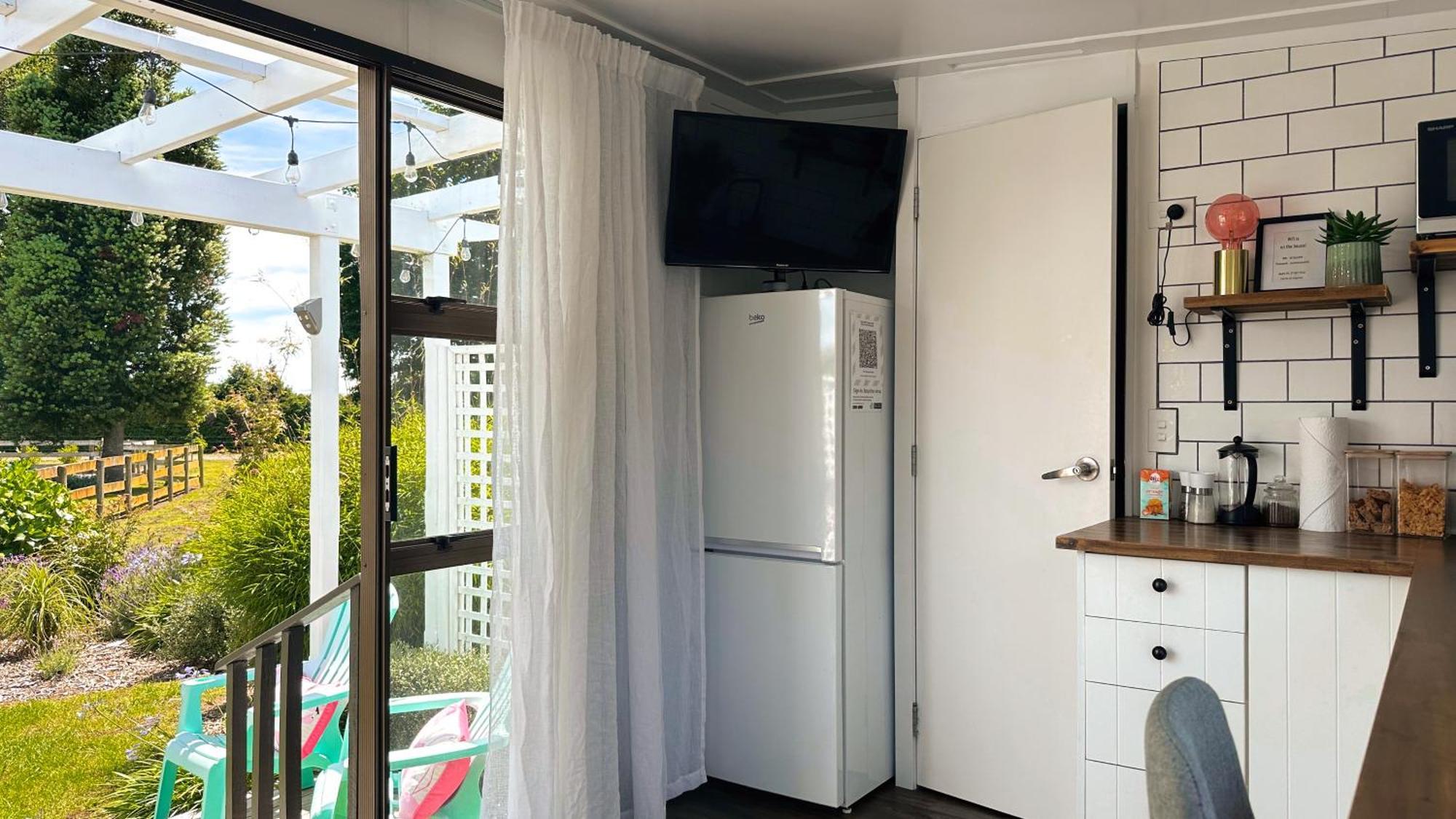 הוילה Tamahere Rustling Oaks Nz Tropical Tiny House מראה חיצוני תמונה