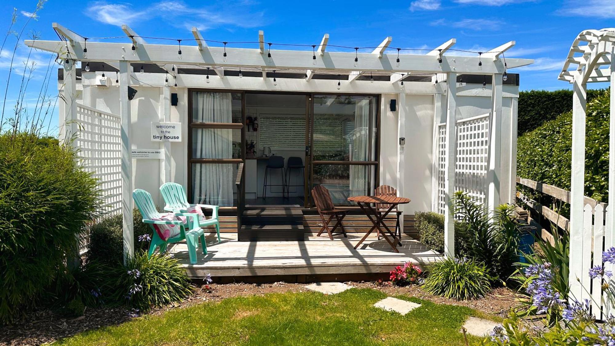 הוילה Tamahere Rustling Oaks Nz Tropical Tiny House מראה חיצוני תמונה